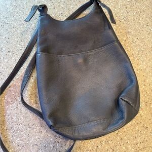 Classic Black Leather Shoulder Bag - Timeless Everyday Carry